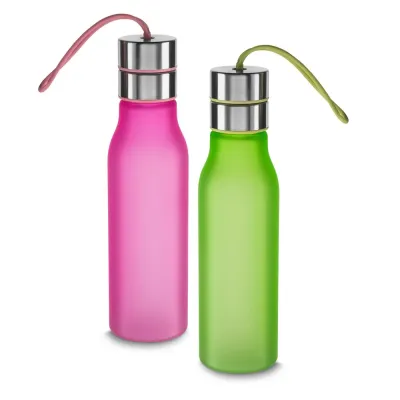 Garrafa plástica 600 ml com filtro, alça de silicone e tampa de metal, plástico utilizado PC (pol...