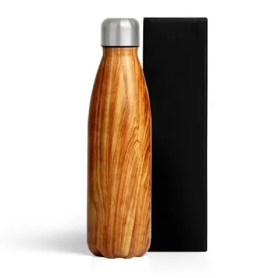 Garrafa em Aço Inox com pintura amadeirada. Conta com tampa rosqueável e capacidade total de 750m...