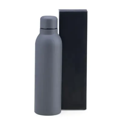 Garrafa cinza em metal Inox, confeccionada com dupla parede em Inox, assim conseguindo manter e p...