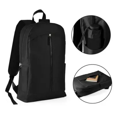 Mochila preta confeccionada em Polyester 600D. Conta com bolso principal com zíper duplo cursor, ...