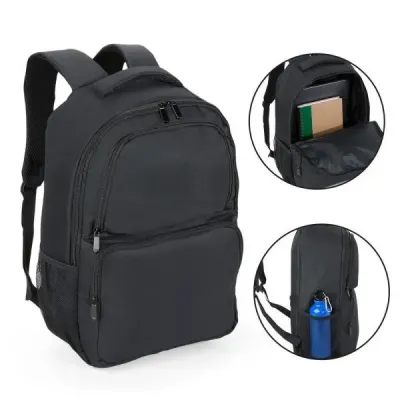 Mochila preta confeccionada em Polyester 600D. Conta com bolso principal com zíper duplo cursor, ...