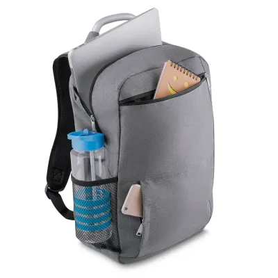 Mochila p/ notebook em tecido poliéster 300D e interior em 190T.\r\n\r\nParte externa:\r\nAlça de...