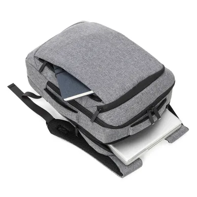 Mochila e Pasta para Notebook em tecido poliéster. ACOMPANHA PLACA IMANTADA Parte externa: Conect...