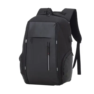 Mochila p/ Notebook em tecido poliéster. Parte externa: 2 Bolsos frontais com ziper; 2 Bolsos lat...