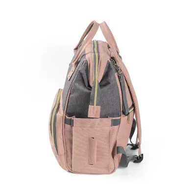 Mochila funcional em poliéster 600D e interior em 210D.\r\n\r\nParte externa: Compartimento com d...