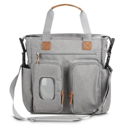 Bolsa multifuncional em poliéster 300D com detalhes em PU e interior em 210D. Possui 2 compartime...