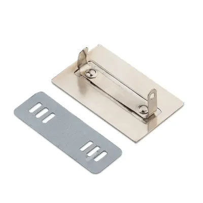 Placa em inox medindo 5x3cm, exclusiva para fixação em mochilas e malas, ideal para gravação a la...