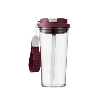 Copo em plástico livre de BPA com capacidade para até 600ml