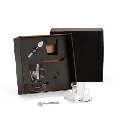  Composto por duas xícaras express americano com pires em vidro e duas colheres em Inox.