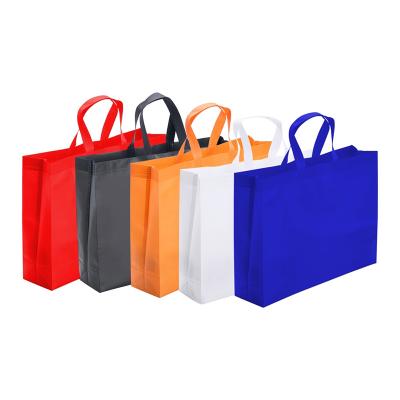 Durável e sustentável, a sacola de TNT é uma excelente opção para eventos e campanhas promocionai...