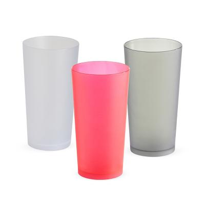 Copo plástico com capacidade de 420ml, fabricado em polipropileno (PP) de alta qualidade, proporc...