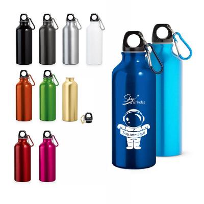 Garrafa em alumínio com mosquetão, uma opção prática e portátil para suas aventuras diárias. Com ...