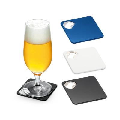 Porta-copos em ABS é uma opção prática e funcional para qualquer ambiente. Com abridor de garrafa...