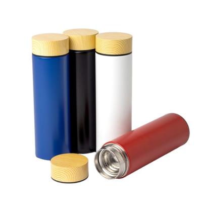 Garrafa térmica 450ml em inox com parede dupla, infusor e tampa rosqueável com detalhe em madeira...