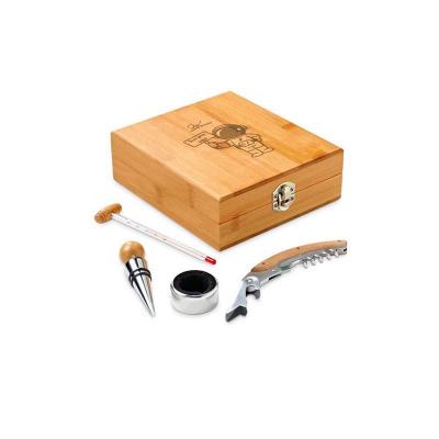 Conjunto para vinho. Bambu e zinco. Saca-rolhas com canivete de sommelier, termómetro, rolha e ga...