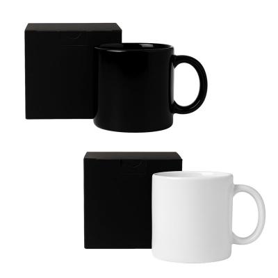 Caneca em cerâmica de 270ml, disponível nas cores branca ou preta, ideal para uso no dia a dia ou...