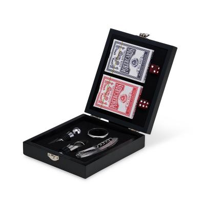 Se divirta enquanto degusta um bom vinho! Nosso kit vinho com 4 peças vem em um estojo feito em M...