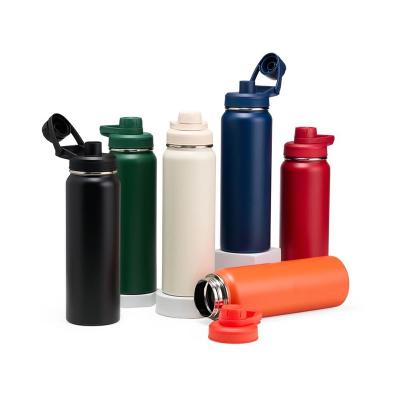 Chega de preocupações ao consumir suas bebidas! Nossa garrafa térmica de 850 ml, feita em inox, f...