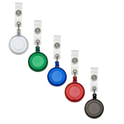 Porta crachá retrátil “Translúcido“ é um item prático e funcional para exibir seu cartão ou crede...