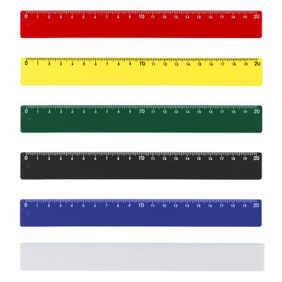 Régua plástica colorida de 20 cm com verso liso.