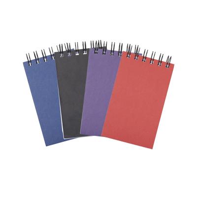 Bloco de anotações em kraft com capa dura e wire-o tem aproximadamente 100 páginas não pautadas n...