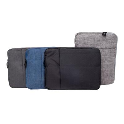 Pasta para Tablet e Notebook 14 é confeccionada em poliéster resistente à água, proporcionando pr...
