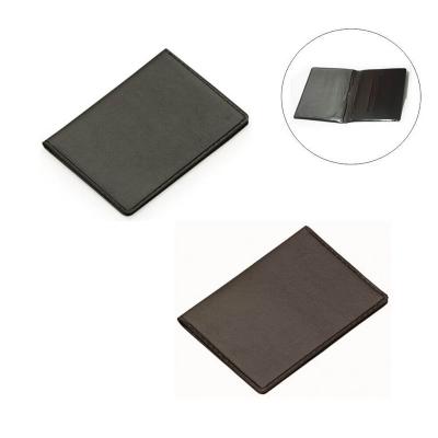 Porta-documento em couro sintético de frente e verso liso, com parte interna que conta com bolso ...