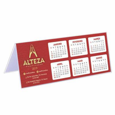 Calendário de mesa com a marca da sua empresa