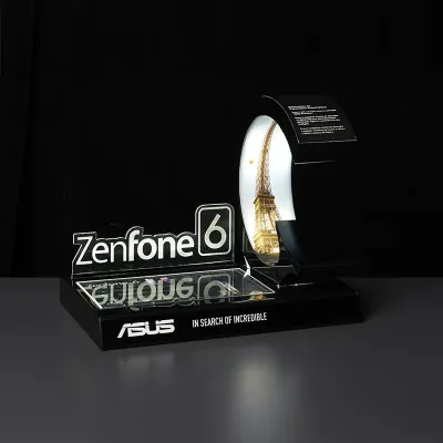 Display de acrílico iluminado por LED, com estrutura dobrável, superfície com impressão UV e detalhes colados, projetado para destacar o Zenfone 6.