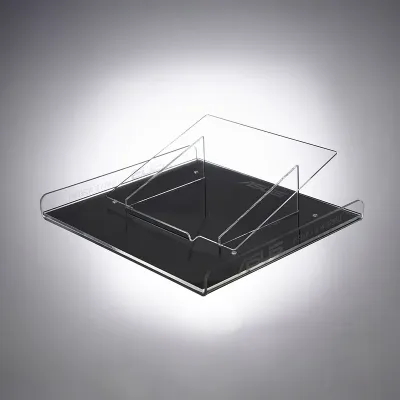 Display de acrílico iluminado com LED para o lançamento do Asus Zenbook, destacando características e marca, ideal para atrair consumidores em lojas.