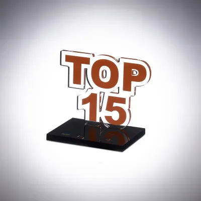 Reconheça a excelência com troféus personalizados do Itaú pela AD Plastic, celebrando o ´Top 15´ por suas realizações anuais com design exclusivo.