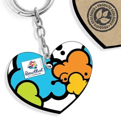 Chaveiro ecológico, fabricado com madeira de reflorestamento certificada.