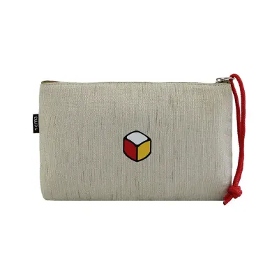 Produzida em poliéster