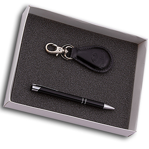 Duna Brindes - Kit masculino contendo uma caneta em metal e um chaveiro em couro legítimo com mosquetão
