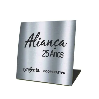 Display em aço inox com gravação digital