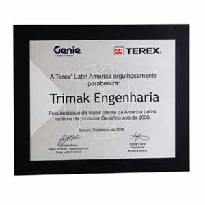 Placa de aço e acrílico, com impressão e acabamento.