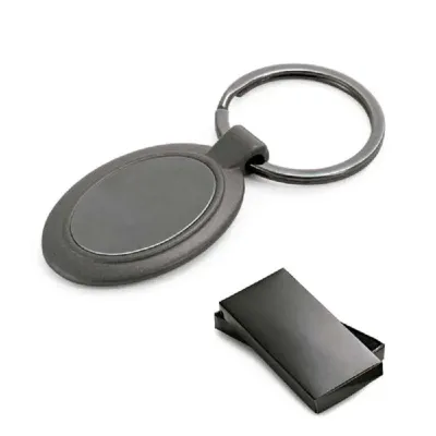 Chaveiro de metal oval com caixa