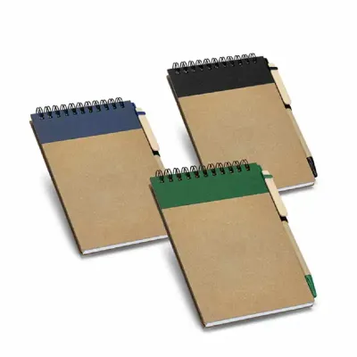 Caderno. Cartão. Capa dura. Com 60 folhas não pautadas de papel reciclado. Incluso esferográfica....