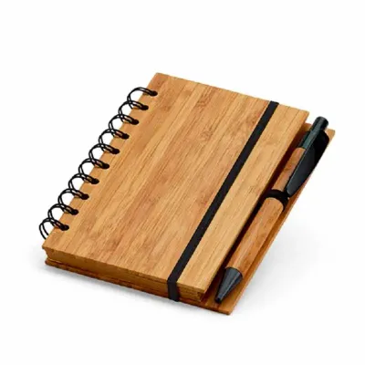 Caderno. Bambu. Com 70 folhas pautadas de papel reciclado. Incluso esferográfica de bambu. 105 x ...