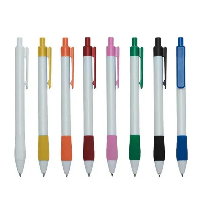 Caneta plástica branca com detalhes coloridos