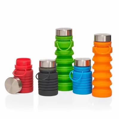 Garrafa em silicone retrátil com alça, tampa de metal. Capacidade 500ml.