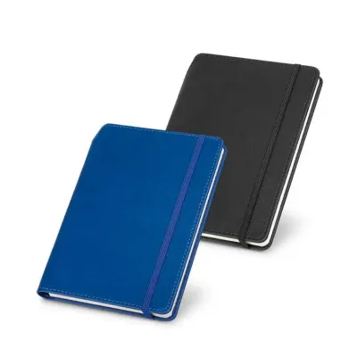 Caderno capa dura. C. Sintético. 96 folhas pautadas. Suporte para uma esferográfica (não inclusa)...