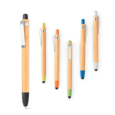 Esferográfica. Bambu. Clipe de metal. 1,5 km de escrita. Elementos em fibra de trigo e ABS. Ponte...