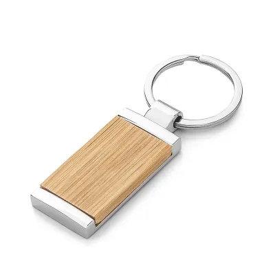 Chaveiro de metal + bambu, acompanha caixa com berço aveludado.