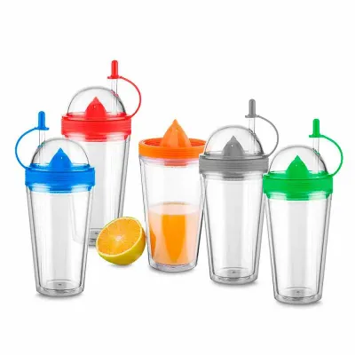 Copo de plástico com espremedor de frutas 500 ml