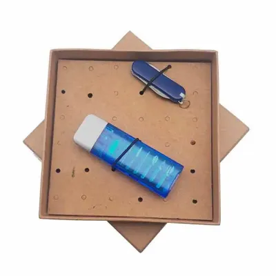 Kit ferramenta com canivete em embalagem kraft