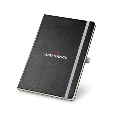 Caderno personalizado com 80 folhas sem pauta na cor marfim em capa dura, acabamento de textura f...