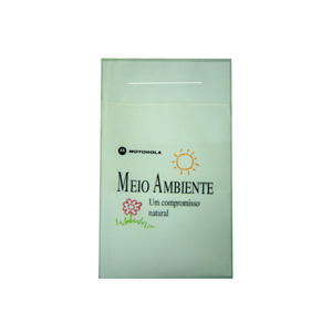 Lixo para carro confeccionado em TNT, com acabamento em overloque.