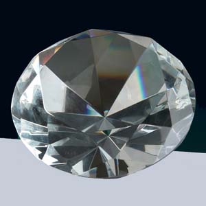Cristal Personalizado com gravação a laser interna tridimensional. Modelo: Diamante.