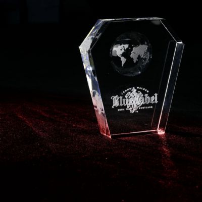 Troféu cristal esculpido com impressão personalizada 